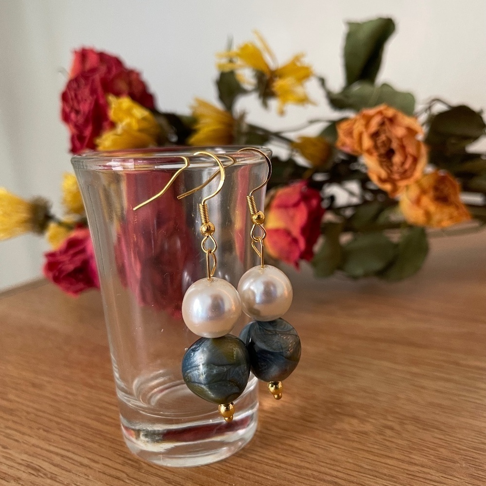 Marbled Snow Beaded Earrings